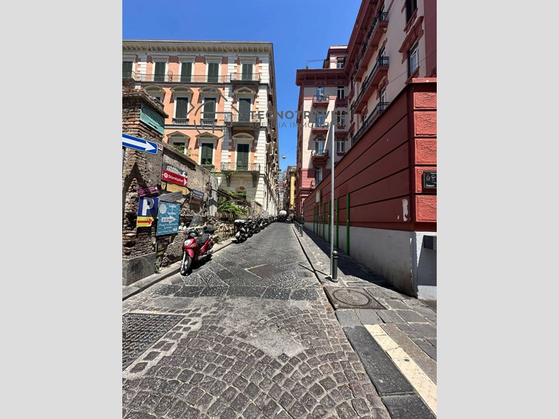 Immobile commerciale in Vendita a Napoli, 239'000€, 90 m²