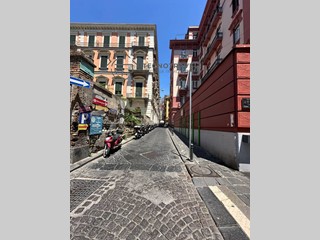 Immobile commerciale in Vendita a Napoli, 239'000€, 90 m²