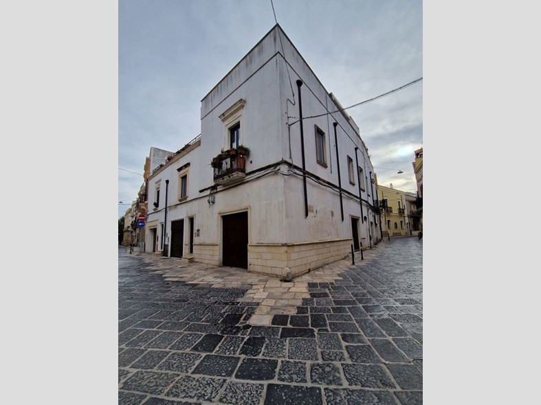 Casa Indipendente in Vendita a Brindisi, 450'000€, 245 m²