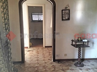 Casa Indipendente in Vendita a Agrate Conturbia, 168'000€, 380 m²