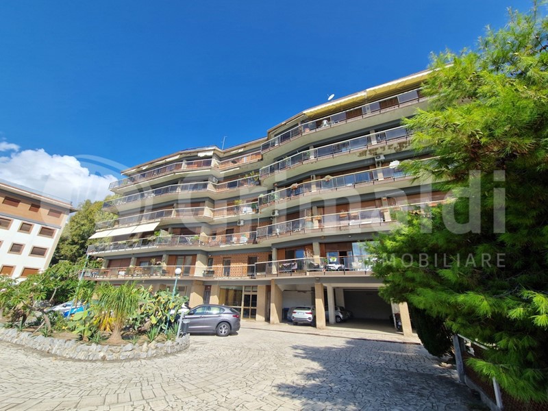 Appartamento in Vendita a Messina, 345'000€, 203 m²