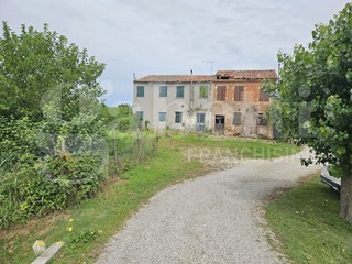 Casale in Vendita a Piove di Sacco, 95'000€, 268 m²