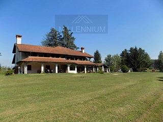 Casale in Vendita a Arona, 1'400'000€, 600 m²