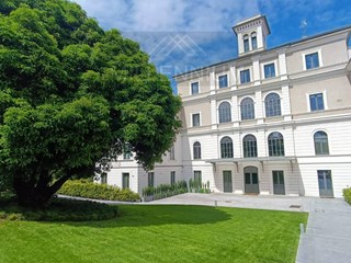 Appartamento in Vendita a Arona, 690'000€, 150 m², con Box