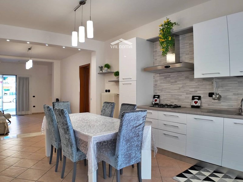 Casa Indipendente in Affitto a Botrugno, 600€, 140 m², arredato