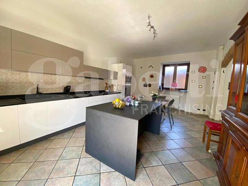 Casa Indipendente in Vendita a Pocapaglia, 245'000€, 200 m²