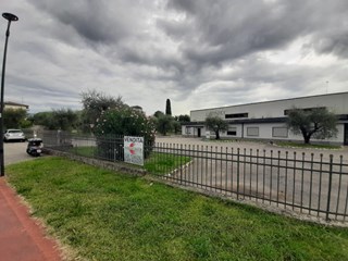 Capannone in Vendita a Puegnago sul Garda, 1'940'000€, 3463 m²