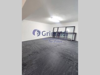 Magazzino in Vendita a Palermo, 390'000€, 385 m²