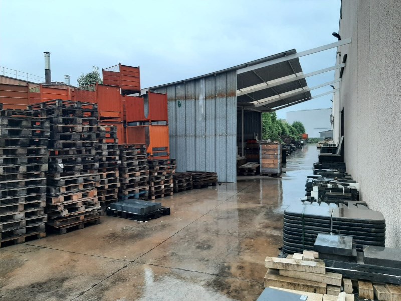 Capannone in Vendita a Puegnago sul Garda, 1'705'000€, 3619 m²