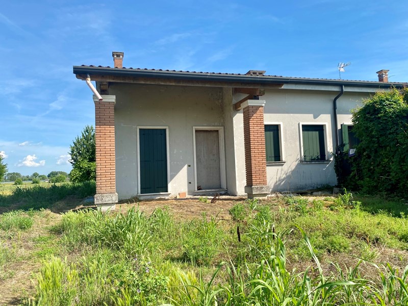 Casa Indipendente in Vendita a Borgo Veneto, 89'000€, 225 m²