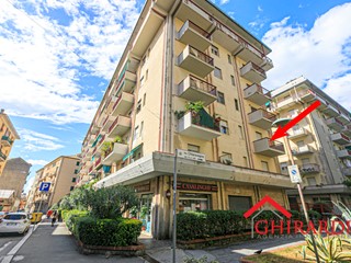 Appartamento in Affitto a Genova, zona Sestri Ponente, 800€, 112 m², arredato