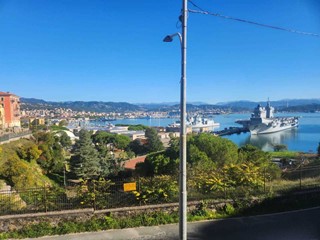 Trilocale in Vendita a La Spezia, zona Marola, 400'000€, 70 m², con Box