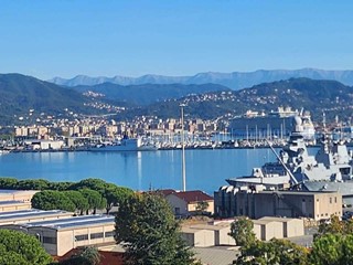 Appartamento in Vendita a La Spezia, zona Marola, 520'000€, 120 m², con Box