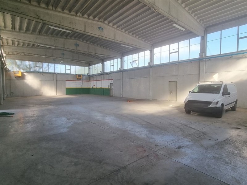 Capannone in Affitto a Lesignano de' Bagni, 2'500€, 500 m²