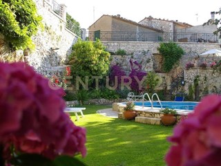 Attività commerciale in Vendita a Manciano, zona Saturnia, 1'400'000€, 523 m²