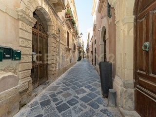 Monolocale in Vendita a Siracusa, zona Ortigia, 129'000€, 65 m², arredato