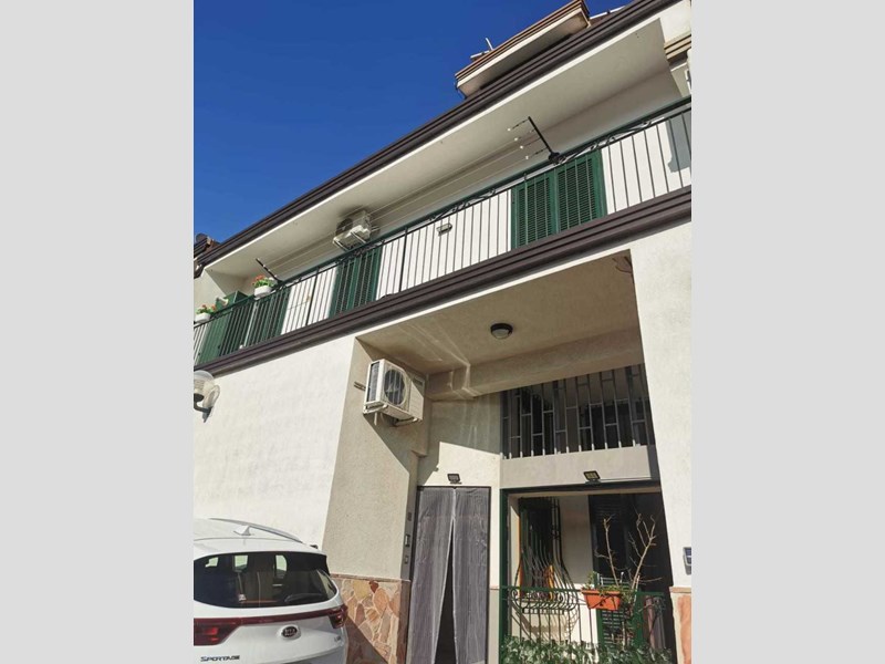 Casa Semi Indipendente in Vendita a Baronissi, 240'000€, 180 m²