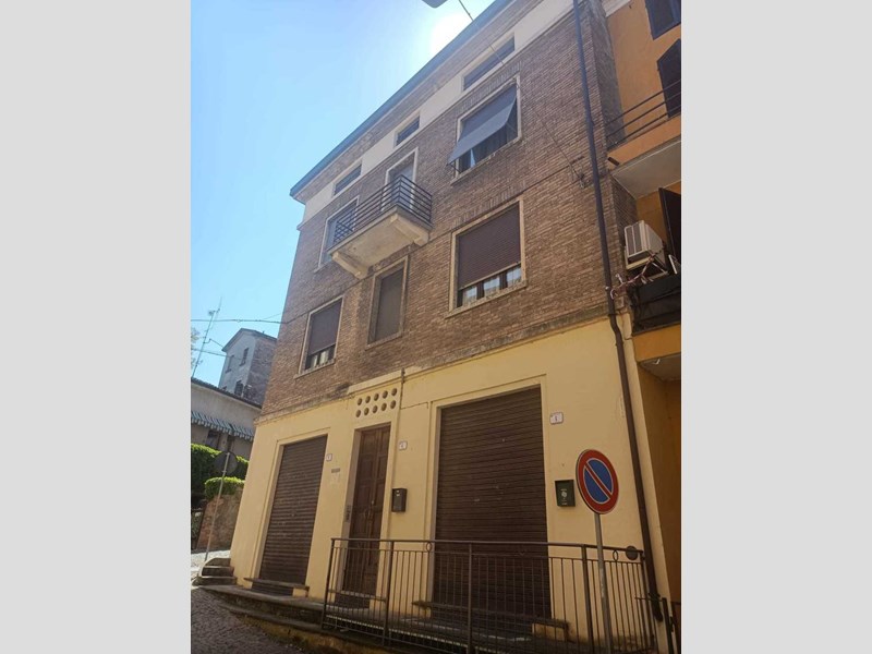 Stanza in Affitto a Fornovo di Taro, 450€, 167 m²