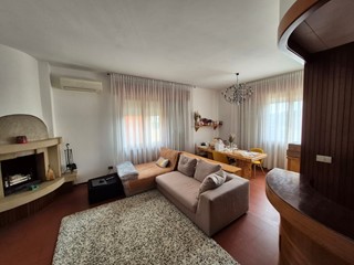 Appartamento in Vendita a Santarcangelo di Romagna, 279'000&euro;, 169 m²