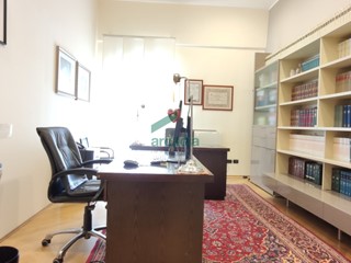 Ufficio in Vendita a Bari, zona Poggiofranco, 320'000€, 130 m²