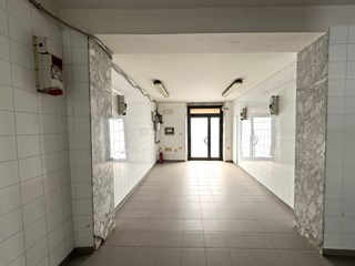 Capannone in Vendita a Vaiano, 155'000€, 120 m²