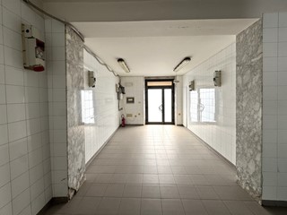 Capannone in Vendita a Vaiano, 155'000&euro;, 120 m²