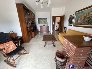 Attico in Vendita a Carrara, 320'000€, 150 m²