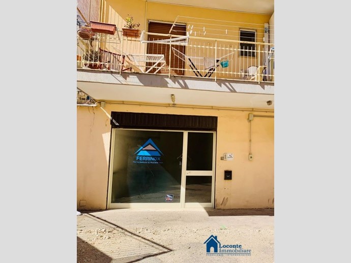 Negozio in Vendita a Capurso, 139'000€, 180 m²