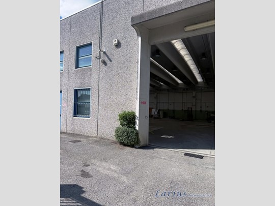 Capannone in Vendita a Anzano del Parco, 450'000€, 460 m²