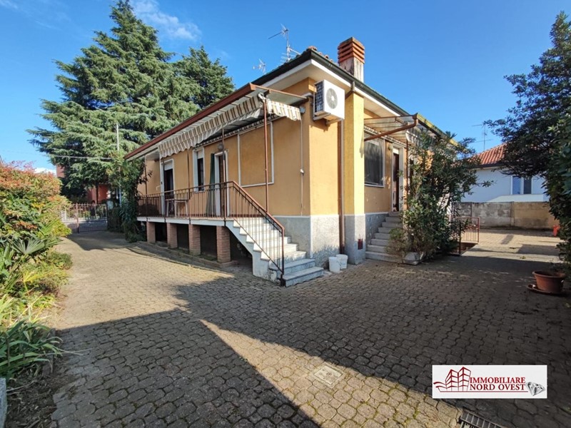 Villa in Vendita a Bareggio, 500'000€, 170 m²