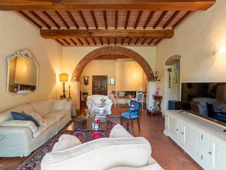 Casa di corte in Vendita a Crespina Lorenzana, zona Crespina, 650'000€, 190 m², arredato, con Box
