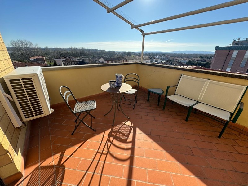 Attico in Vendita a Pontedera, 325'000€, 180 m², arredato, con Box