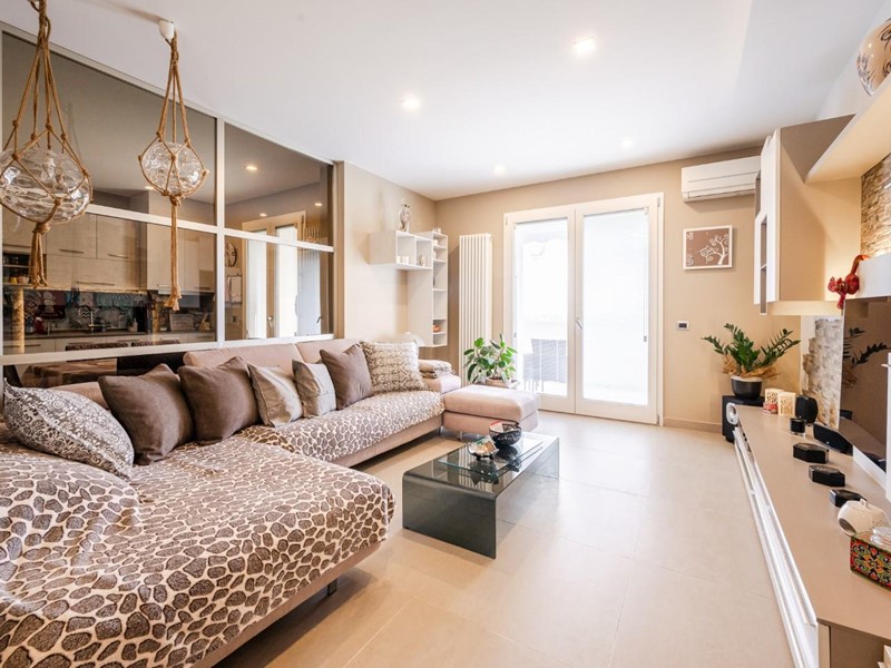 Appartamento in Vendita a Reggio Emilia, 380'000€, 135 m², con Box