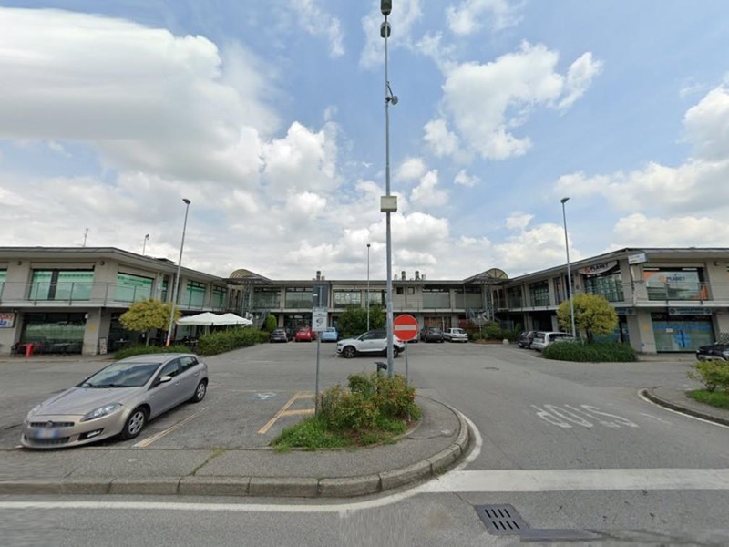 Negozio in Vendita a Trezzano Rosa, 33'890€, 87 m²