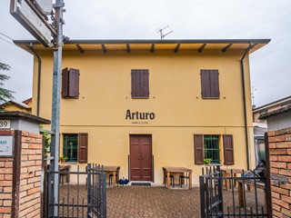 Casa Indipendente in Vendita a Reggio Emilia, zona San Pellegrino, 440'000€, 214 m²