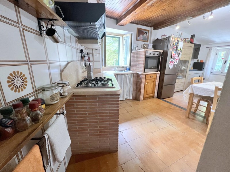 Appartamento in Vendita a Stazzema, zona Cardoso, 110'000€, 80 m², arredato, con Box