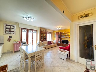 Quadrilocale in Vendita a Vinci, zona Spicchio, 230'000€, 90 m², con Box