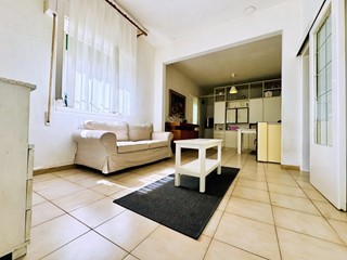 Casa Indipendente in Affitto a Pietrasanta, zona Marina di Pietrasanta, 1'200€, 80 m², arredato