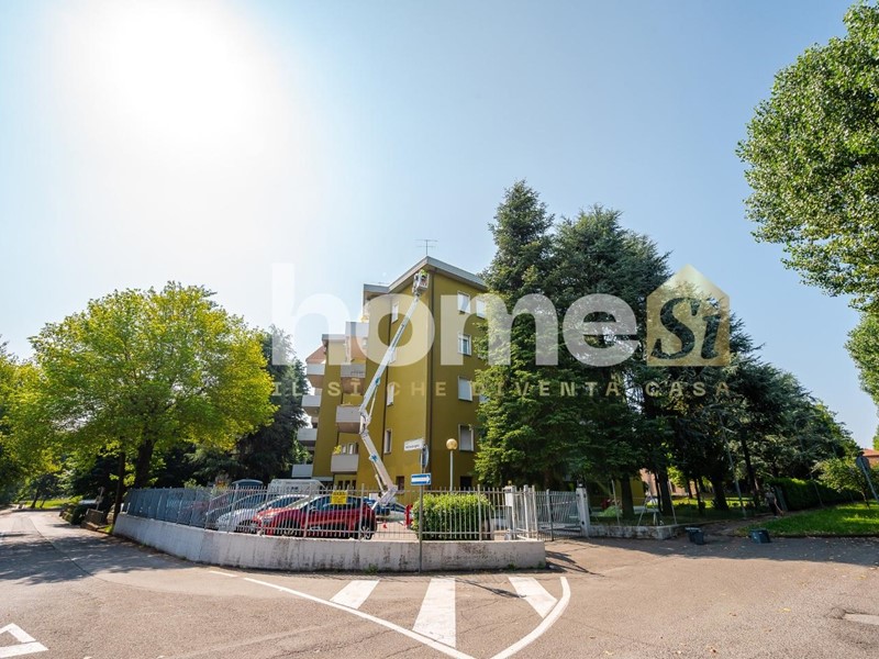 Trilocale in Vendita a Reggio Emilia, 160'000€, 103 m², arredato, con Box