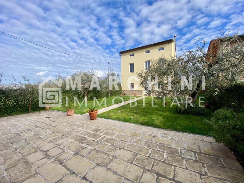 Villa in Vendita a Lucca, zona San Concordio Contrada, 750'000&euro;, 300 m², arredato