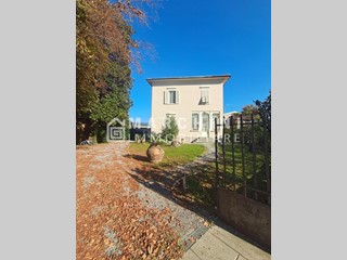 Villa in Vendita a Lucca, zona San Marco, 690'000&euro;, 250 m²