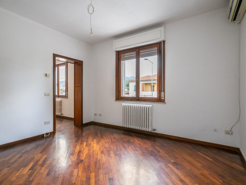 Quadrilocale in Vendita a Calcinaia, zona Fornacette, 105'000€, 70 m²