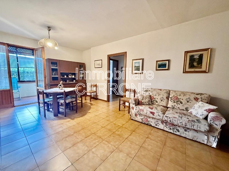 Trilocale in Vendita a Cecina, 185'000€, 80 m², con Box