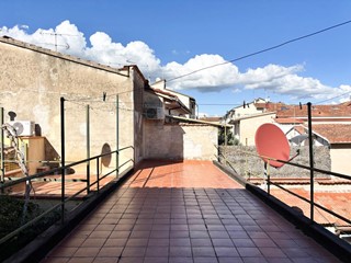 Casa Indipendente in Vendita a Empoli, zona Ponzano, 180'000€, 110 m², con Box