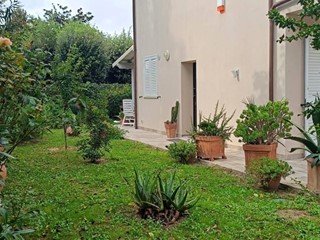 Villetta a schiera in Vendita a Cascina, zona San Frediano a Settimo, 390'000€, 110 m²