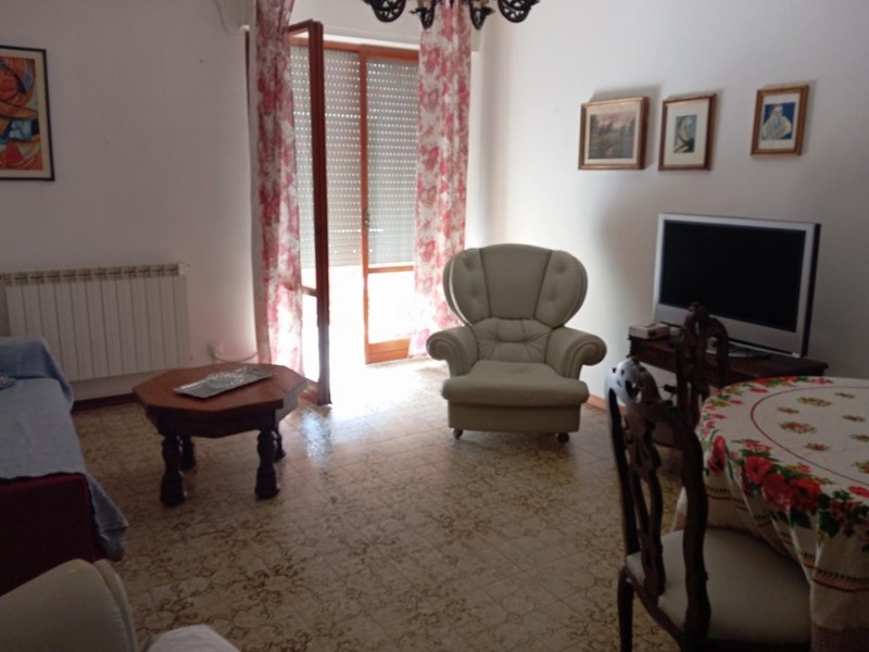 Quadrilocale in Affitto a Carrara, 1'200€, 120 m², arredato