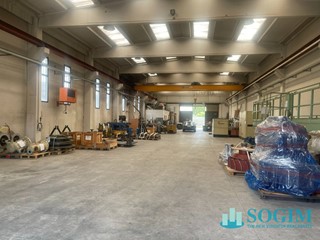 Capannone in Vendita a Cernusco sul Naviglio, 610'000€, 730 m²
