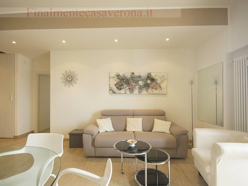 Trilocale in Affitto a Verona, 1'650€, 110 m²