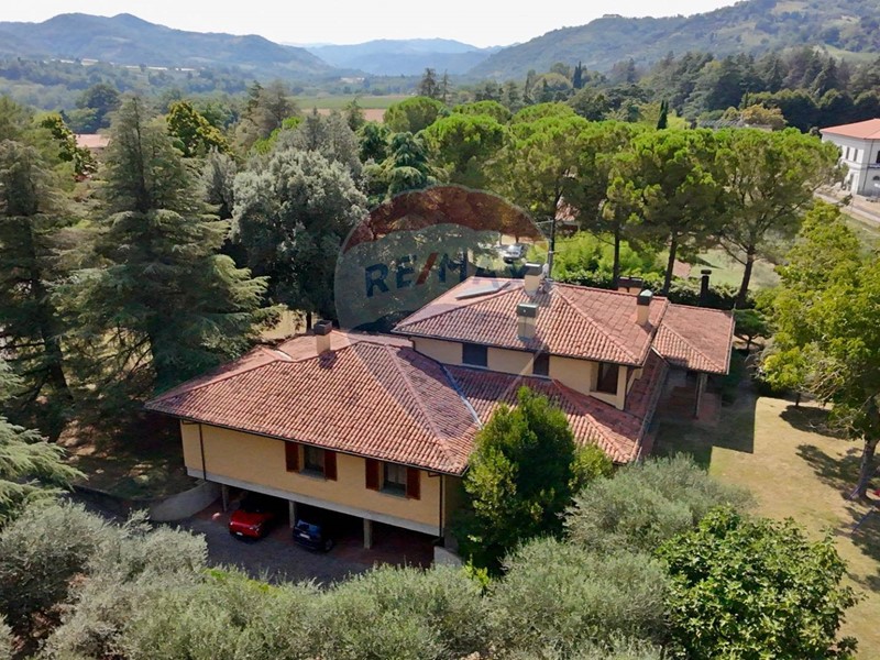 Villa in Vendita a Brisighella, 850'000€, 467 m², con Box