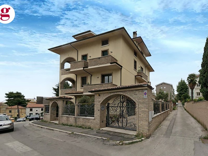 Villa in Vendita a Vasto, 990'000&euro;, 718 m²